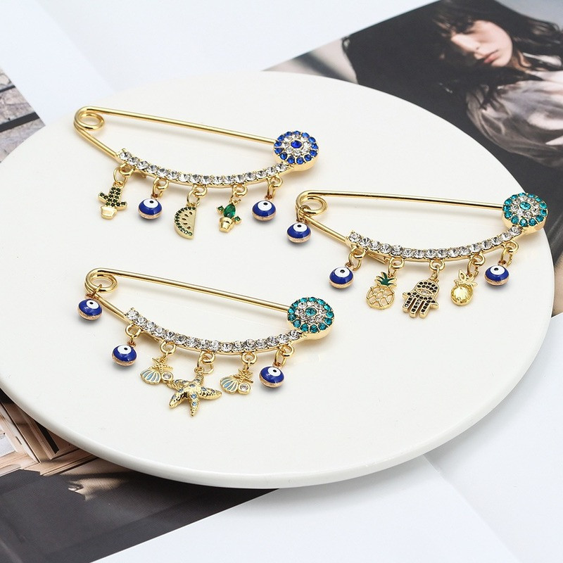 Nova moda Lucky Eye plavo tursko zlo oko Jednostavan broš s dlanom Zlatna boja Legirani šarm broš za žene Muškarci Modni nakit