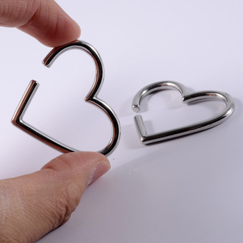 ДВОЙКА Moon Heart Shape Ear Weight Hanger Plug Earring Taper Stretcher Gauge Expander Expander Пиърсинг Бижута за тяло Разширител