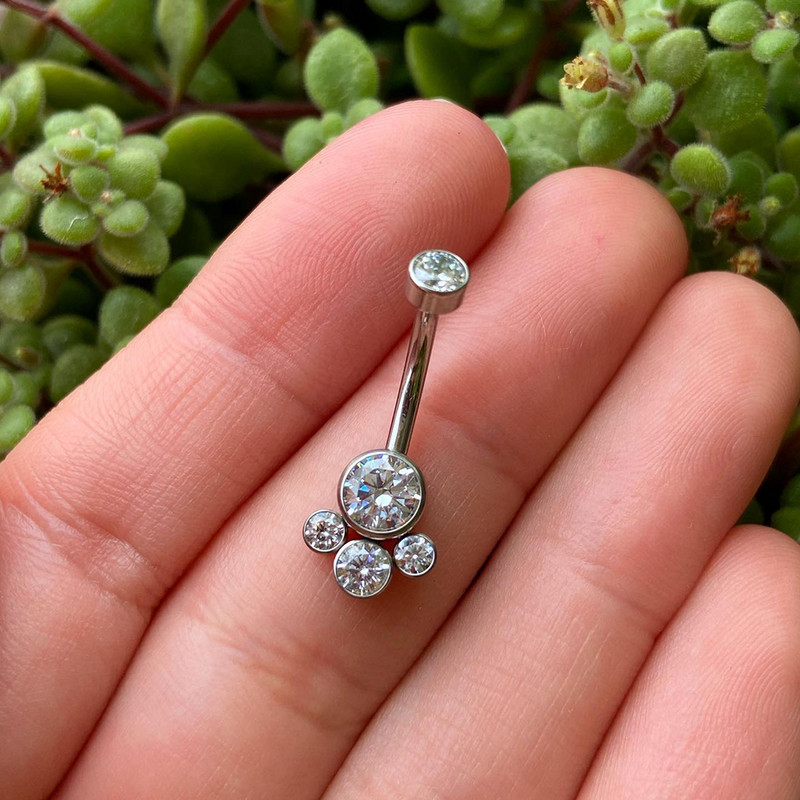 Piercing pentru buric din titan Ramă 4 CZ Cluster Curbe pentru buric cu filet intern Piercing pentru corp cu bară Inel pentru buric Bijuterii pentru corp
