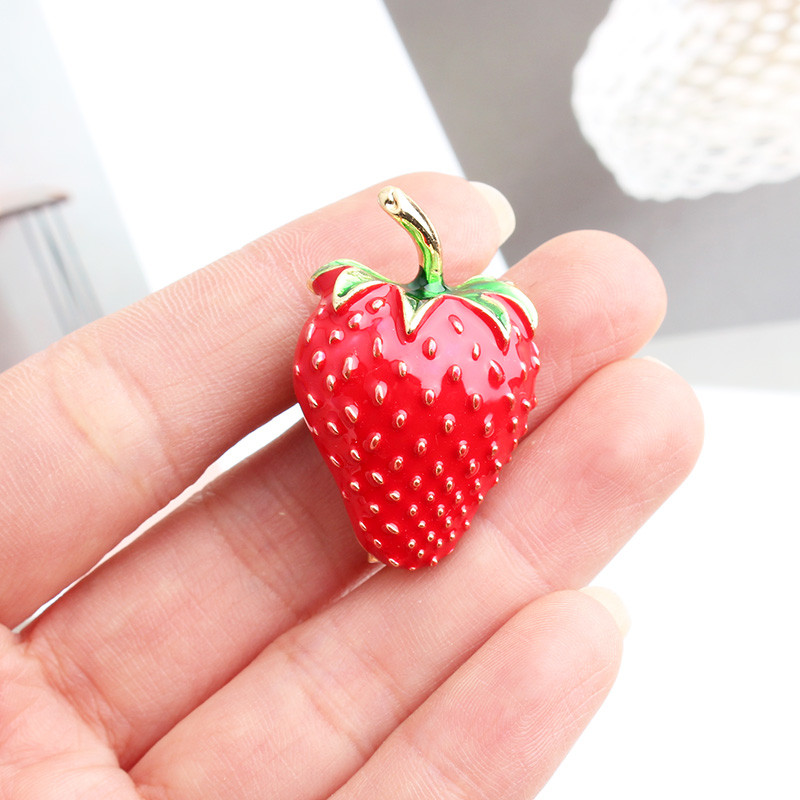 Broșe cu căpșuni smalț roșu Pomlee pentru femei Pin Design de plante Bijuterii drăguțe de înaltă calitate Stil de vară Nunți Cadouri de petrecere