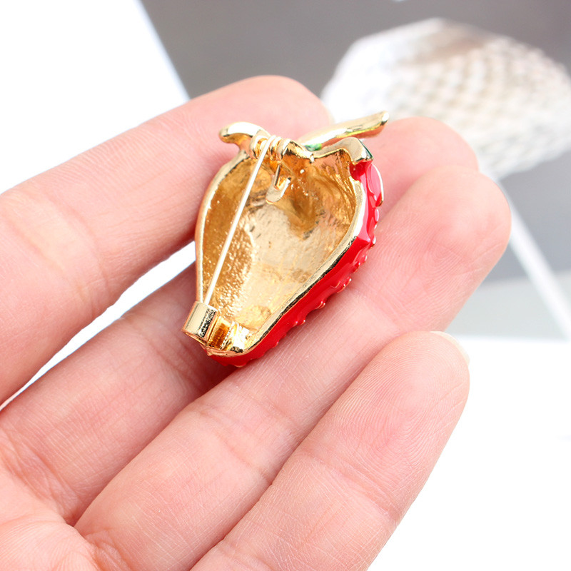 Broșe cu căpșuni smalț roșu Pomlee pentru femei Pin Design de plante Bijuterii drăguțe de înaltă calitate Stil de vară Nunți Cadouri de petrecere