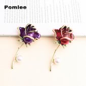 Broșe cu flori de trandafir emailat Pomlee pentru femei, moda doamnă, ace de flori de lux cu perle, design de primăvară vară, cadou disponibil în 2 culori