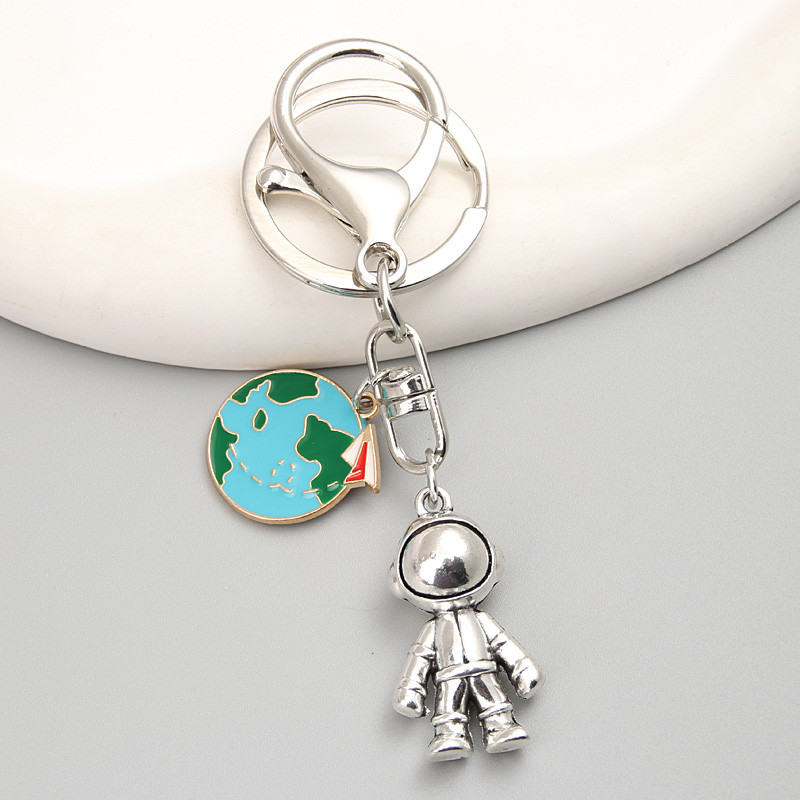 Breloc drăguț emailat Spaceman Earth Breloc astronaut Breloc Univers Cadouri pentru femei bărbați Cay Keys DIY bijuterii lucrate manual