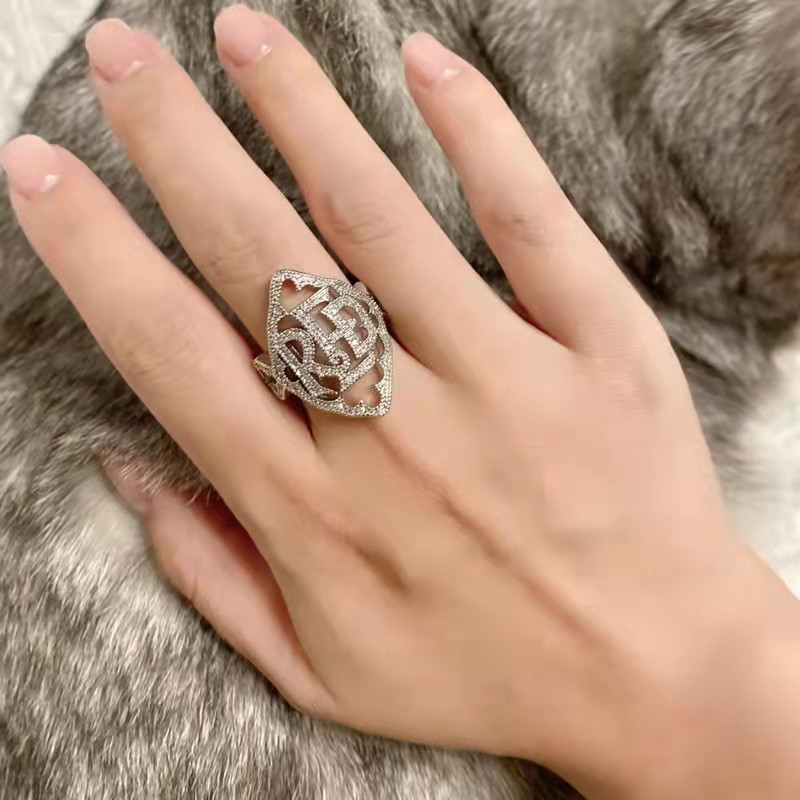 Site-ul oficial al mucegaiului Tyler care înconjoară Litere roșii limitate, retipărite, acoperire inel avansat cu ambalaj original