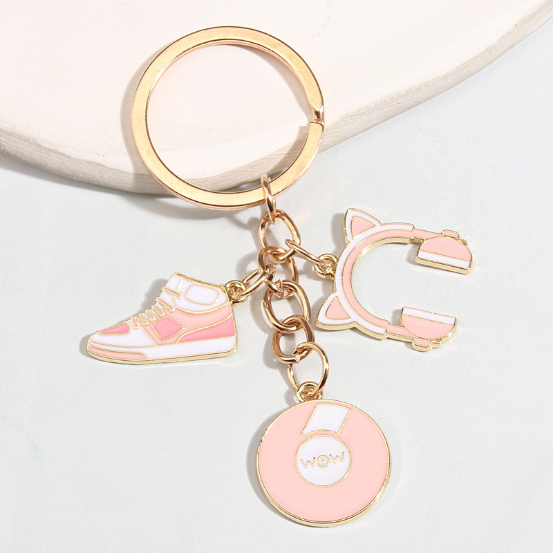 Roztomilý smaltovaný prívesok na kľúče Športová obuv Record Cat Headset Keyring Kľúčenka s mikrofónom Kľúčenky pre ženy Muži DIY Ručne vyrobené šperky Darčeky