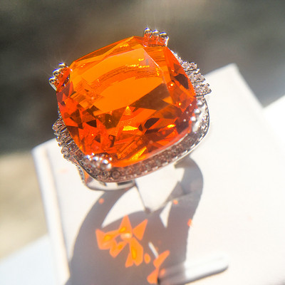 2022 НОВ Изящен оранжев пръстен с голям циркон и топаз за двойки за жени Моден цвят Геометричен квадратен камък Парти бижута Anillos