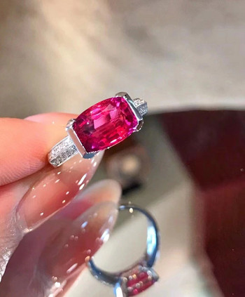 2023 ΝΕΟ Δαχτυλίδι 2023 Creative Baguette Ruby Full Diamond Δαχτυλίδι για γυναίκες Κόκκινο γεωμετρικό κρύσταλλο Zirconia Valentine Gift Party Jewelry