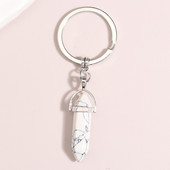 Spalvingi krištoliniai natūralaus akmens raktų pakabukai, apvyniojami akmenimis