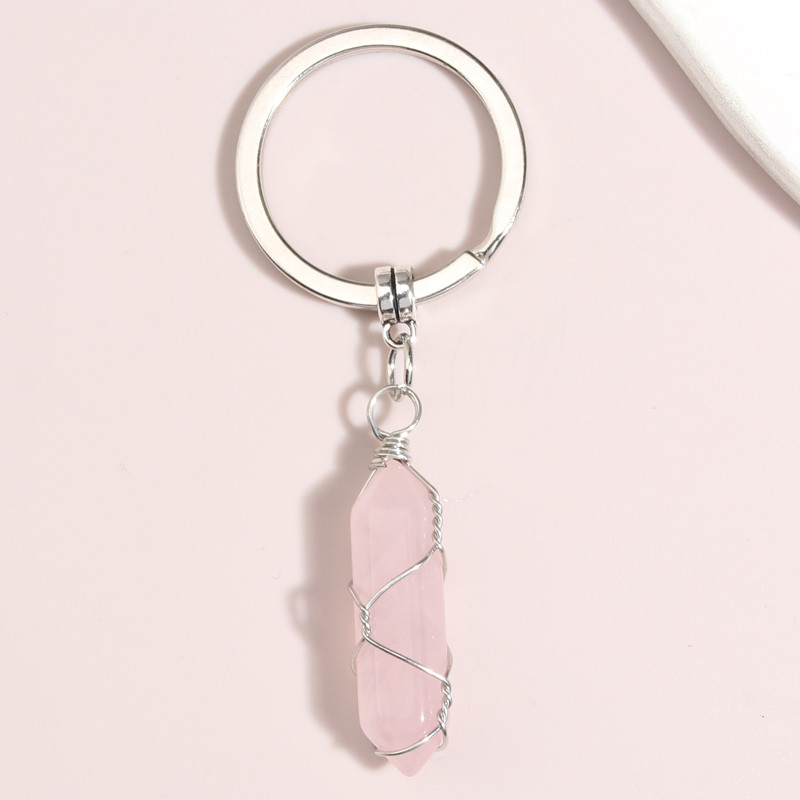 Spalvingi krištoliniai natūralaus akmens raktų pakabukai, apvyniojami akmenimis