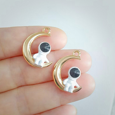 10 bucăți drăguț Pick Up Stars Astronaut Charms Pandantiv din aliaj de farmec emailat pentru realizarea de bijuterii DIY Brățări de cuplu plutitoare