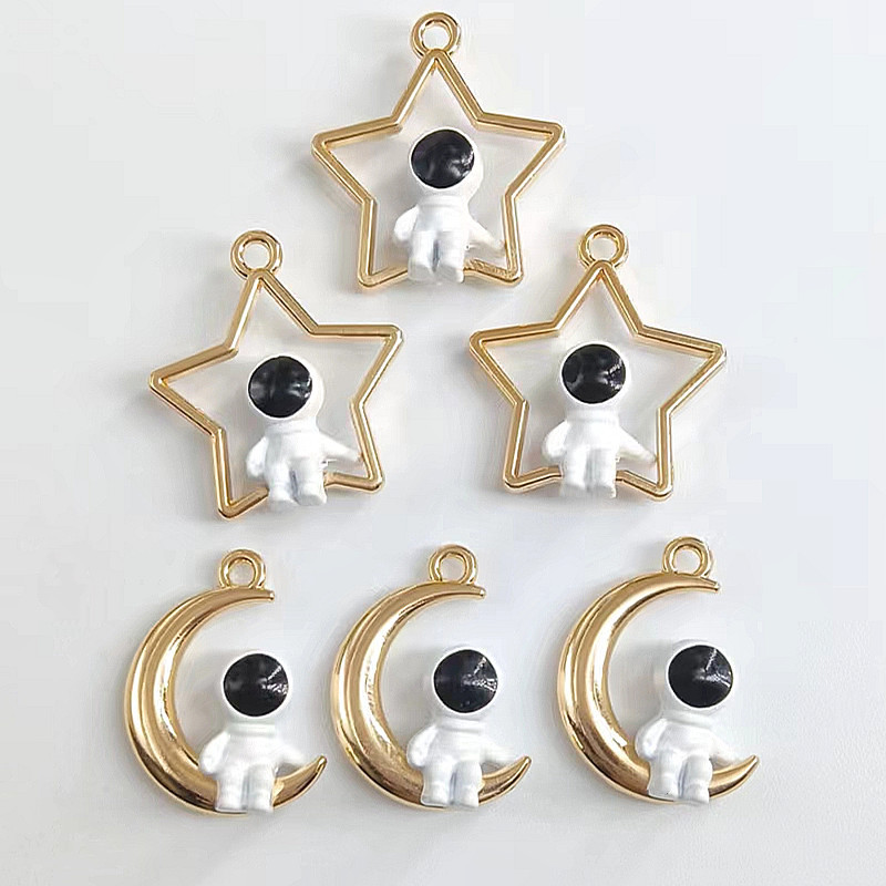 10 bucăți drăguț Pick Up Stars Astronaut Charms Pandantiv din aliaj de farmec emailat pentru realizarea de bijuterii DIY Brățări de cuplu plutitoare