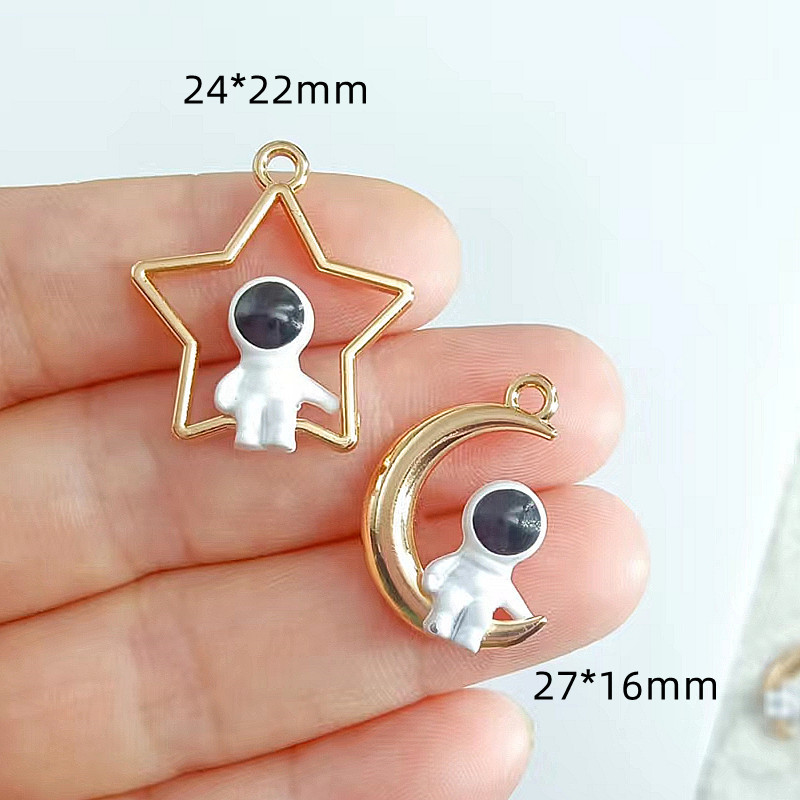 10 bucăți drăguț Pick Up Stars Astronaut Charms Pandantiv din aliaj de farmec emailat pentru realizarea de bijuterii DIY Brățări de cuplu plutitoare