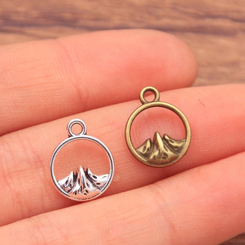 60 bucăți 10 x 13 mm Brelocuri rotunde de munte mici, pandantive naturale, decorare manuală, vintage, pentru realizarea de bijuterii DIY.