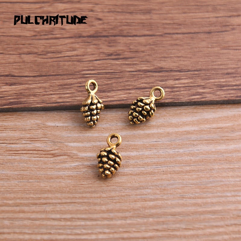 20 buc 5*7*13mm Brelocuri noi cu nuci de pin în trei culori Pandantive de Crăciun pentru bijuterii DIY, accesoriu de fabricare manuală P6794