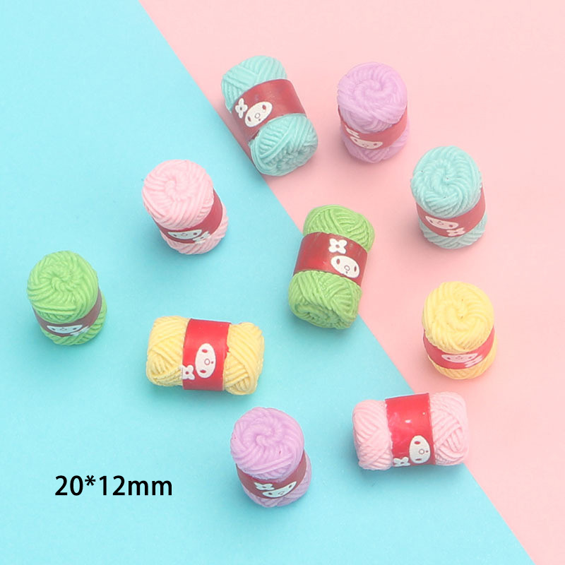 Mix 10 kusov/balenie Roztomilé mini šijacie vlnené guľôčky živice Roztomilé prívesky DIY náušnice náramok malé prívesky na výrobu šperkov W91-1