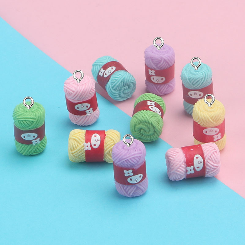 Mix 10 kusov/balenie Roztomilé mini šijacie vlnené guľôčky živice Roztomilé prívesky DIY náušnice náramok malé prívesky na výrobu šperkov W91-1