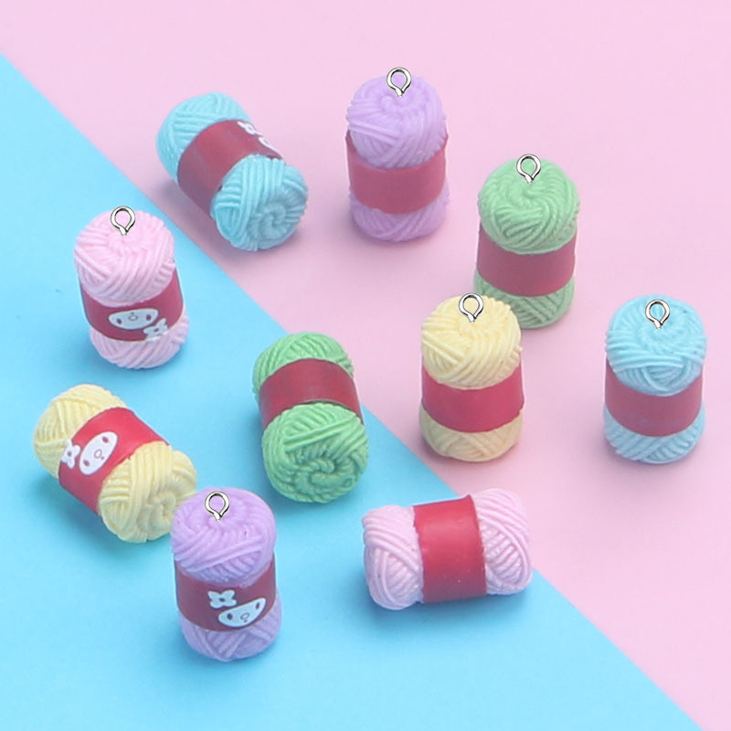 Mix 10 kusov/balenie Roztomilé mini šijacie vlnené guľôčky živice Roztomilé prívesky DIY náušnice náramok malé prívesky na výrobu šperkov W91-1