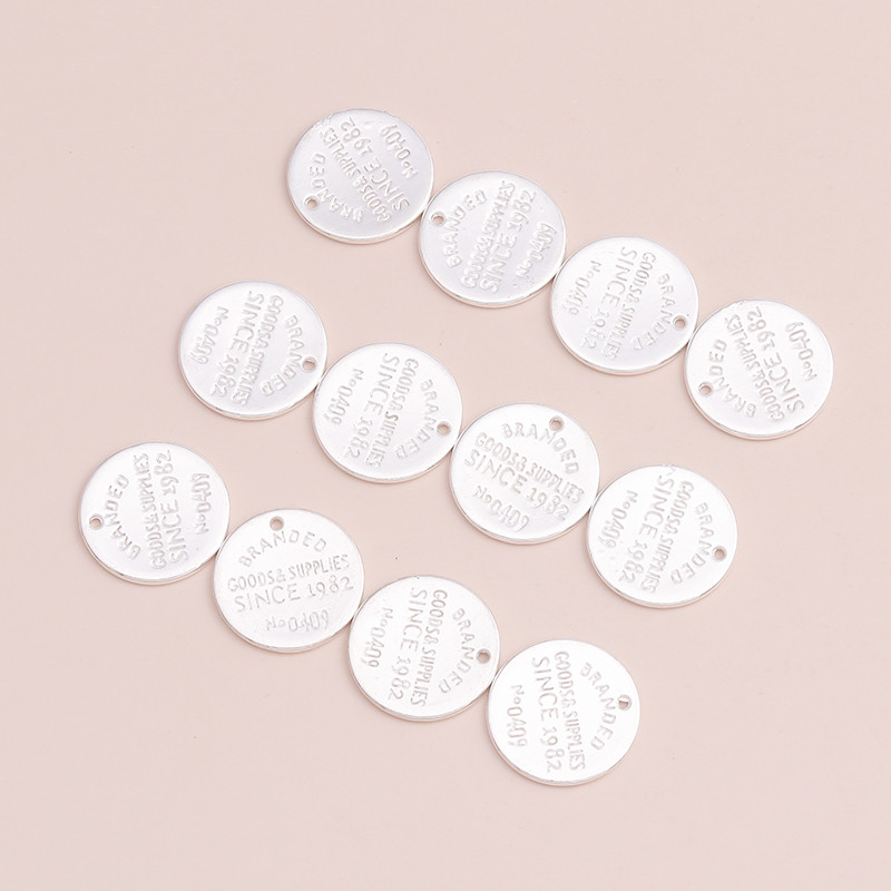 15 bucăți de monede de culoare aur argintiu Brelocuri cu litere sculptate rotunde Brelocuri pandantive pentru fabricarea bricolajului de coliere, brățări, găsire manuală