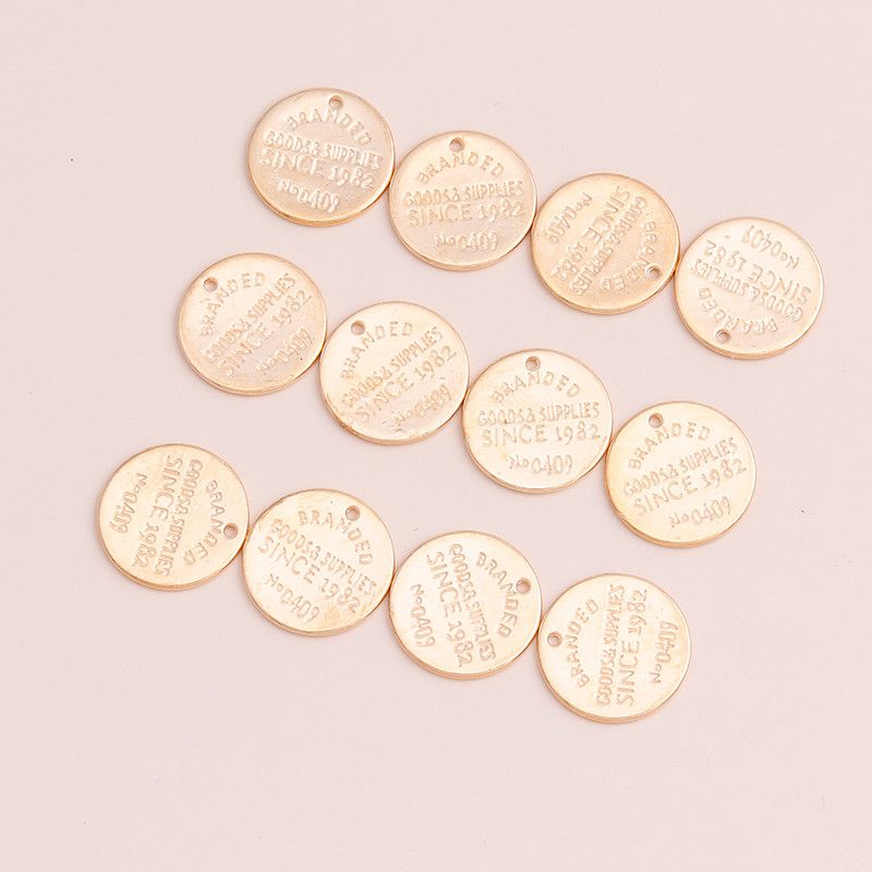 15 bucăți de monede de culoare aur argintiu Brelocuri cu litere sculptate rotunde Brelocuri pandantive pentru fabricarea bricolajului de coliere, brățări, găsire manuală