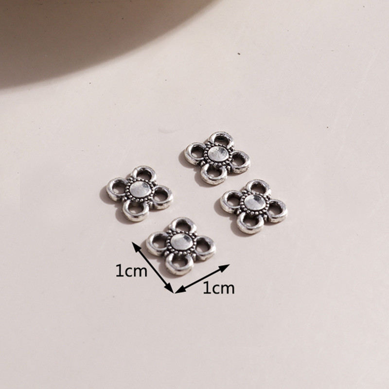 60db 10*10mm Antik ezüst színű kis virágok medálok medál csatlakozók fülbevalóhoz karkötő kézzel barkácsolt ékszer készítés