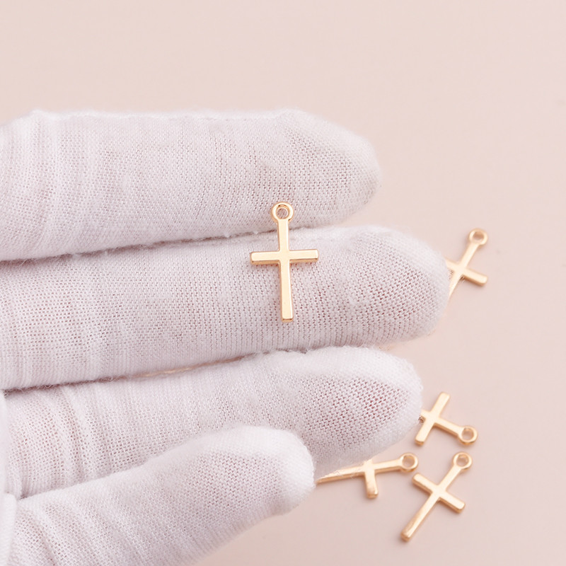 80 buc. Bijuterii cu pandantive în cruce din aliaj mici pentru coliere lucrate manual, brățări, culoare aurie, 17x10 mm, găsire pentru realizarea de bricolaj