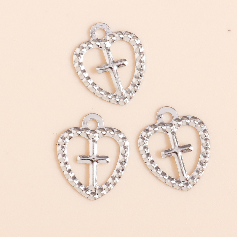 100 bucăți 8 * 10 mm Breloc Cruce Inimă Paiete de culoare auriu argintiu Foi de fier pentru a face cercei pandantiv Coliere Accesorii de bijuterii