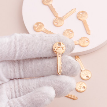 20 τμχ Small Love Letters Key Pendants Γούρια για DIY Χειροποίητα Κολιέ Βραχιόλια 26x12mm Χρυσό Χρώμα Κοσμήματα Berloques κράμα