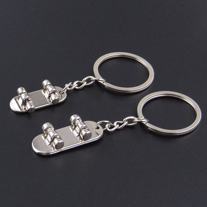 2 buc. Breloc pentru iubitorii de trotinete, noutate, ocazional, bifurcatură de metal pentru cuplu, skateboard, lanț cheie, suport pentru inel, suvenir, bijuterii, cadou