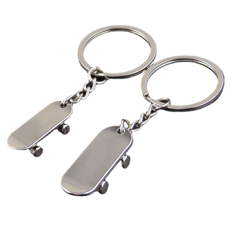 2 buc. Breloc pentru iubitorii de trotinete, noutate, ocazional, bifurcatură de metal pentru cuplu, skateboard, lanț cheie, suport pentru inel, suvenir, bijuterii, cadou