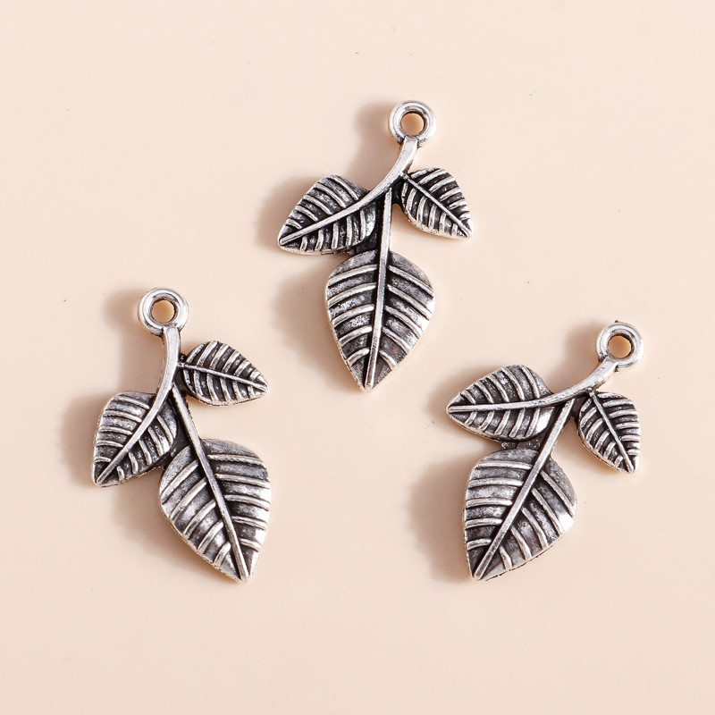 20 buc/lot 14*23mm Brelocuri de trifoi la modă Se potrivesc coliere pandantive Brățări Brelocuri din frunze de copac din aliaj bijuterii DIY accesorii