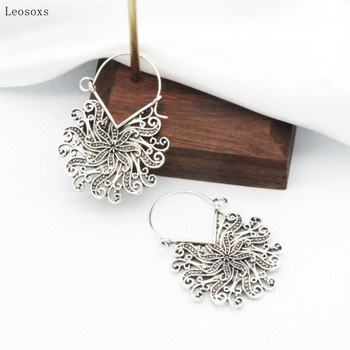 Leosoxs 2 τμχ Ευρωπαϊκά και Αμερικάνικα New Hollow Flower Peacock Ear Piercing Jewelry