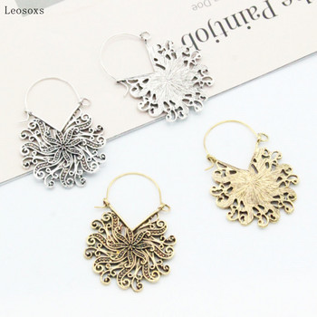 Leosoxs 2 τμχ Ευρωπαϊκά και Αμερικάνικα New Hollow Flower Peacock Ear Piercing Jewelry