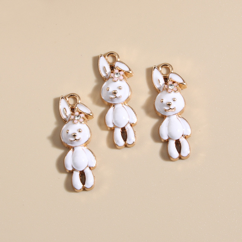 10 ks zlatých farebných mixov kvetinových príveskov s králikmi a bábikami, prívesok so zvieratami, vhodné na náhrdelníky, ručne vyrábané šperky.