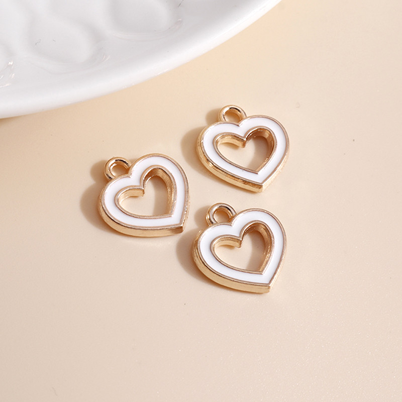 10db 13*13mm Romantikus Zománc Love Heart Bűbáj nyaklánchoz Medálok Fülbevalók Barkácsolás Színes Mini Bűbáj Ékszer keresés