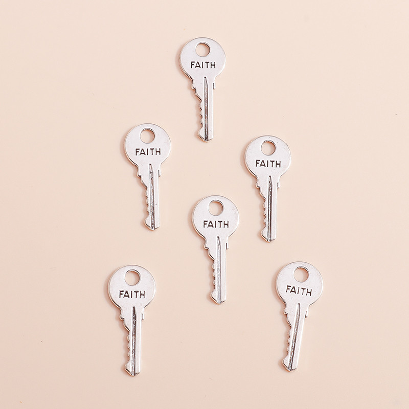 30vnt 25*11mm Antikvariniai pasidabruoti raktų pakabukai FAITH raidžių pakabukai, skirti „pasidaryk pats“ auskarai, karoliai, papuošalai, priedai