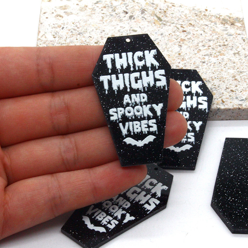 6 bucăți/pachet Brelocuri amuzante din acrilic de Halloween COUPSE GROSE ȘI VIBRAȚE INSPIROZATOARE Pandantive cu litere pentru breloc pentru cercei, bijuterii DIY