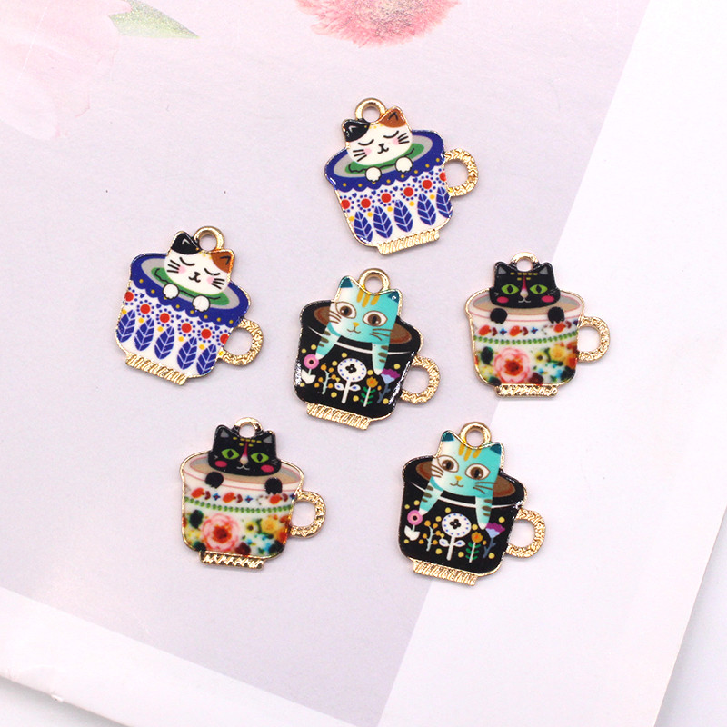 Amestecați 10 buc/pachet cești drăguțe imprimate din aliaj de pisici, pandantiv din metal cu animale din desene animate, pentru breloc pentru cercei, fabricarea de bijuterii DIY