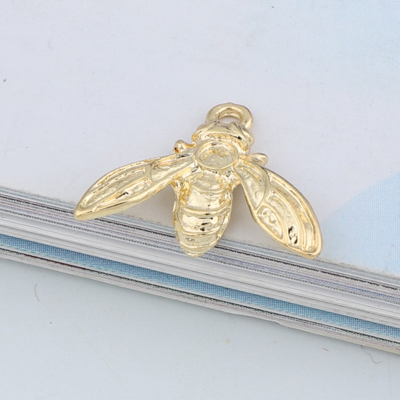 5 buc. Brelocuri pentru cercei cu albine europene, din aliaj de aur, bricolaj, pandantiv cu animale, colier, brăţară, bijuterii, accesorii C268