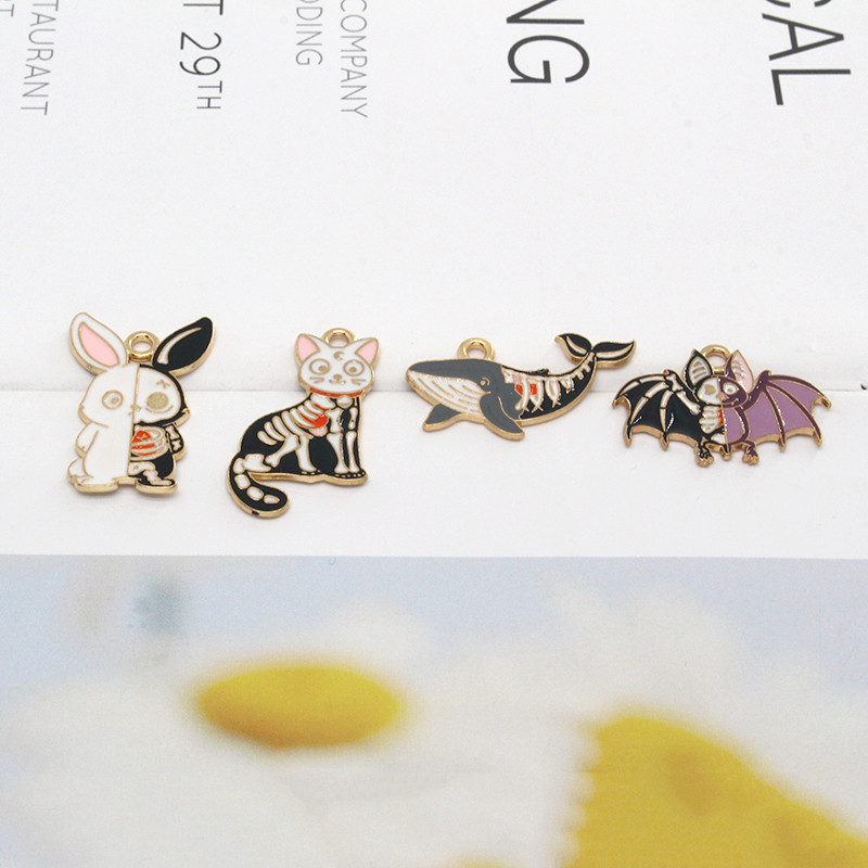 Amestecați 10 buc/pachet emailat balenă schelet pisică liliac iepure aliaj farmec pandantive de Halloween pentru cercei brățară bijuterii DIY face C434