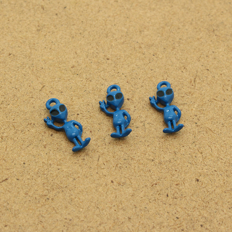 6db 20x7mm 3D Anime Aliens Zománc Bűbáj Kreatív Vicces Fülbevaló Nyaklánc Kulcstartó Medál Kiegészítő Barkács kézműves ékszer készít