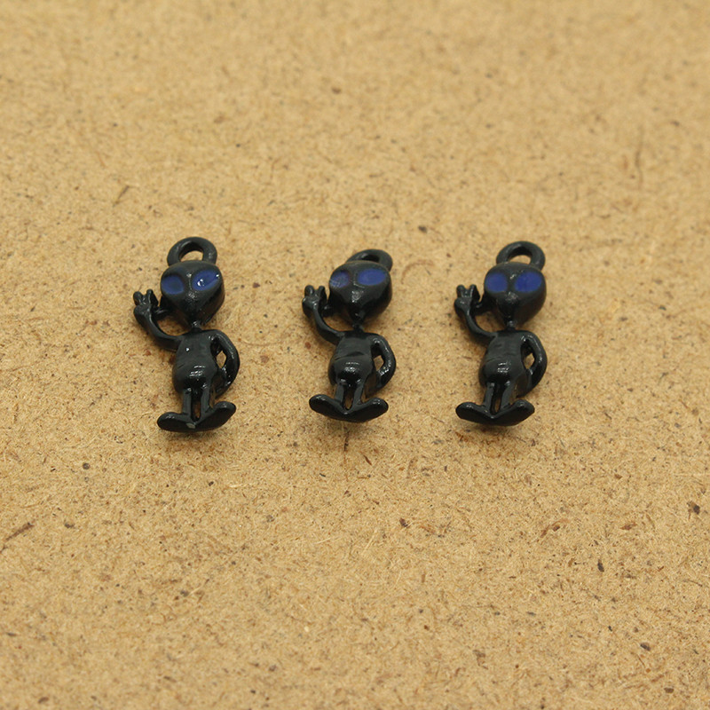 6db 20x7mm 3D Anime Aliens Zománc Bűbáj Kreatív Vicces Fülbevaló Nyaklánc Kulcstartó Medál Kiegészítő Barkács kézműves ékszer készít