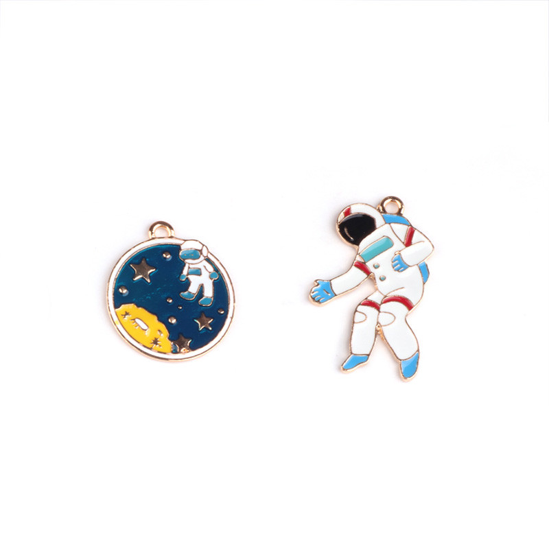 5db Lovely Spaceman zománcozott ékszerbűvek, barkácsolás fülcseppek női bolygó nyaklánc medál varázs kiegészítők C53