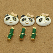 10db Kawaii Smile Panda Mini Bambusz Zománc Bűbáj Aranyos Állat Növény Fülbevaló Dekoratív Medál Diy Ékszer Kiegészítők