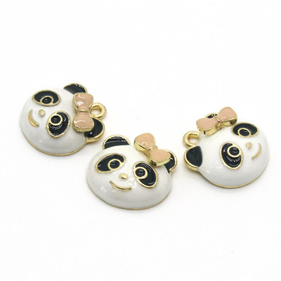 10db Kawaii Smile Panda Mini Bambusz Zománc Bűbáj Aranyos Állat Növény Fülbevaló Dekoratív Medál Diy Ékszer Kiegészítők