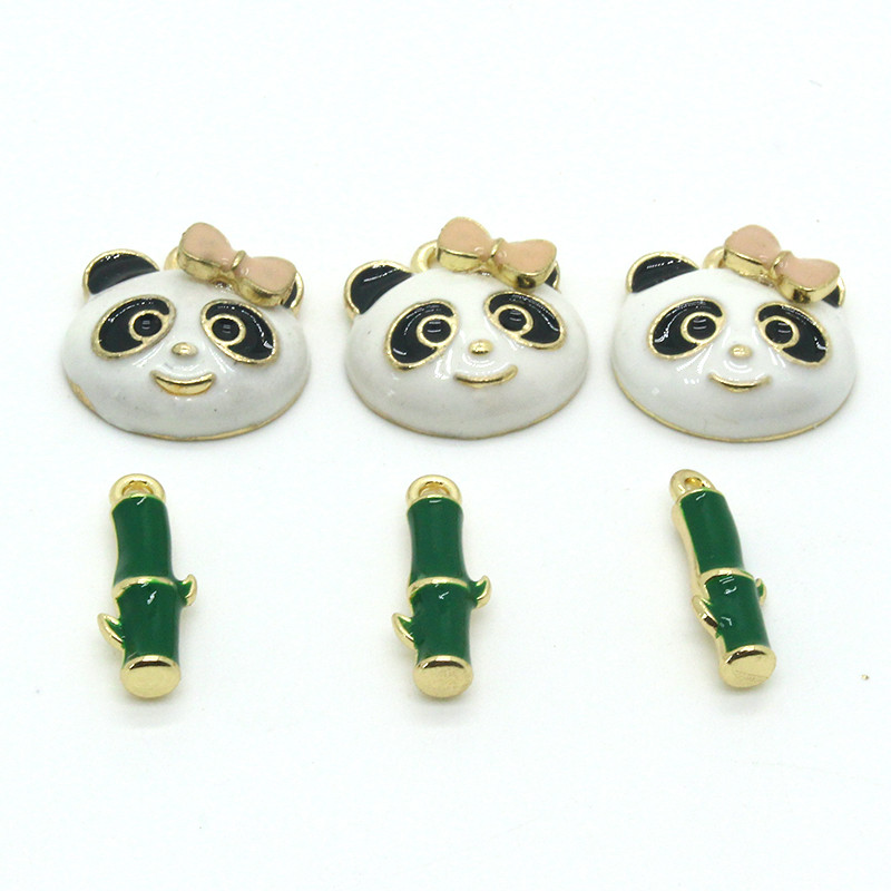 10db Kawaii Smile Panda Mini Bambusz Zománc Bűbáj Aranyos Állat Növény Fülbevaló Dekoratív Medál Diy Ékszer Kiegészítők