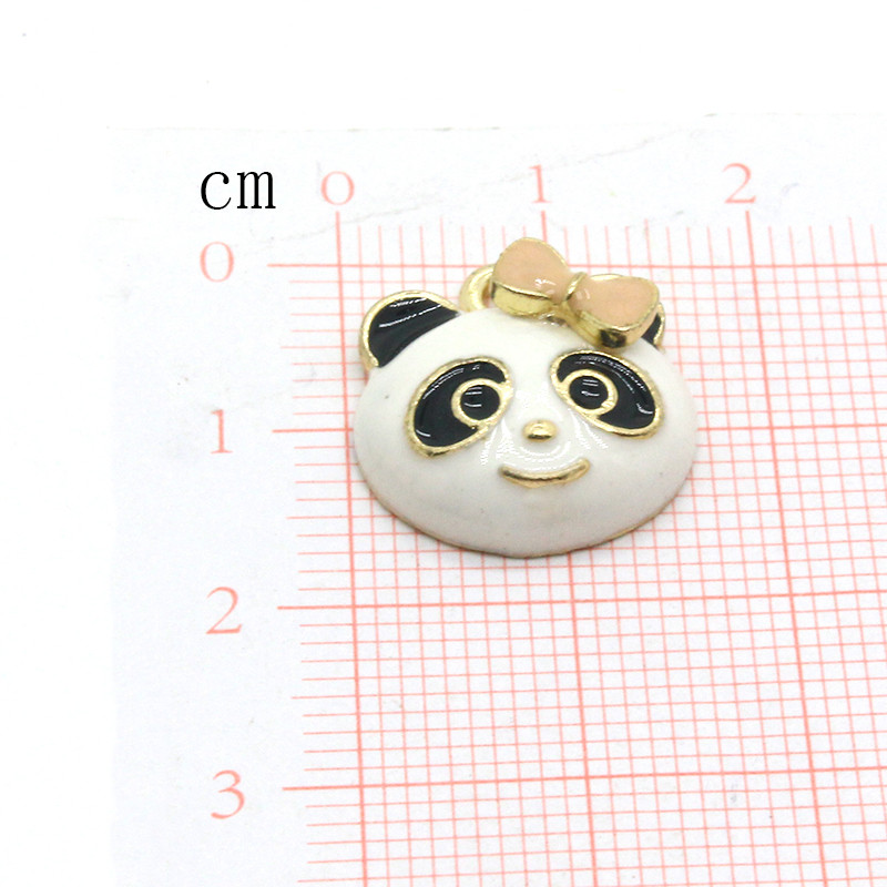 10db Kawaii Smile Panda Mini Bambusz Zománc Bűbáj Aranyos Állat Növény Fülbevaló Dekoratív Medál Diy Ékszer Kiegészítők