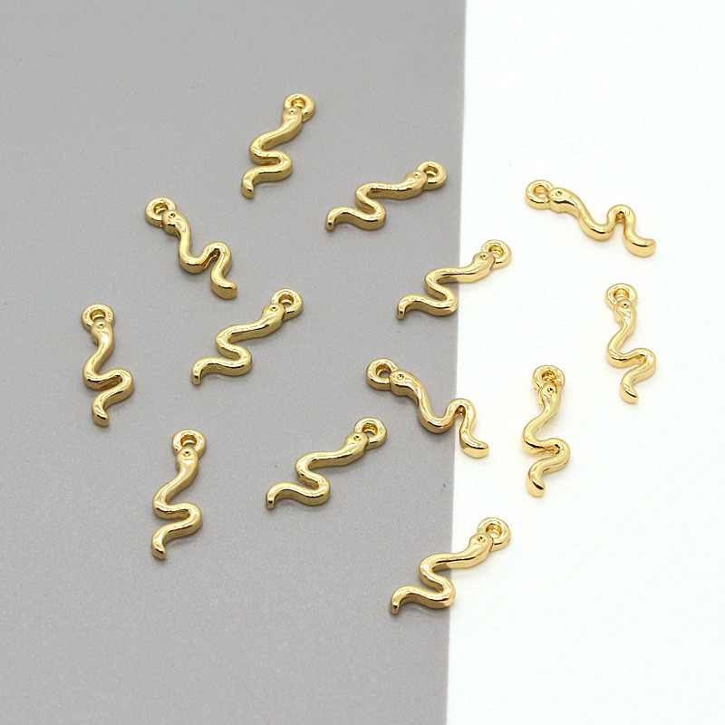 10 bucăți drăguț auriu mini șarpe cercei din aliaj brelocuri DIY cercei animale conector pandantiv accesoriu pentru bijuterii metalice