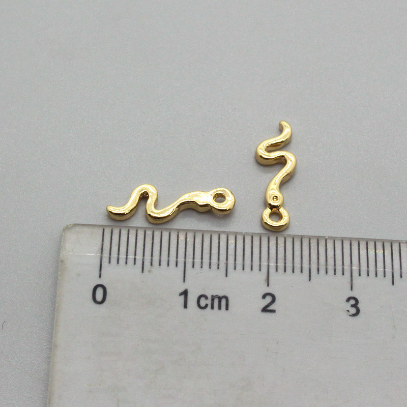 10 bucăți drăguț auriu mini șarpe cercei din aliaj brelocuri DIY cercei animale conector pandantiv accesoriu pentru bijuterii metalice