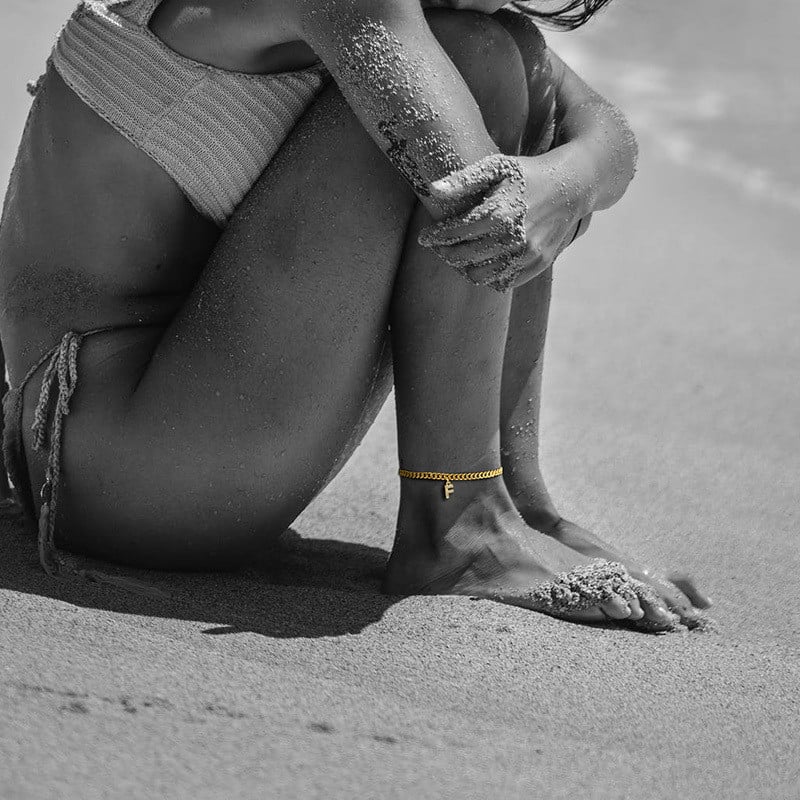 AZ pradinės moteriškos kulkšnies aikštelės, reguliuojamos aukso spalvos nerūdijančio plieno kubietiškos kulkšnies grandinėlė su AAA CZ akmens blizgančiomis raidėmis