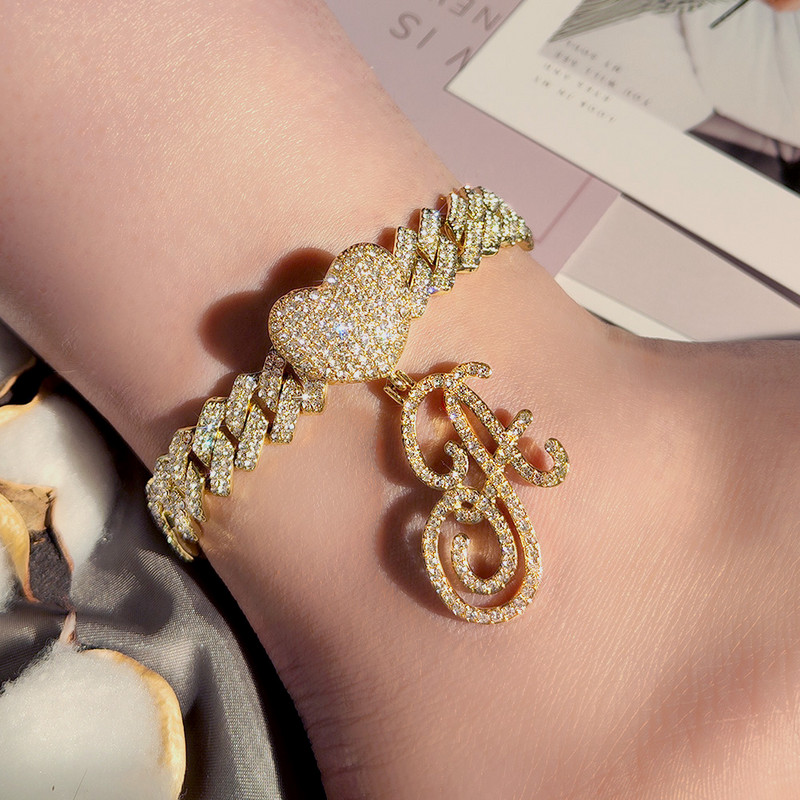 La modă Iced Out Crystal Cursive Letter gleznă pentru femei Bling AAA Prong Cuban Link gleznă Lanț AZ Alfabet gleznă Bijuterii punk